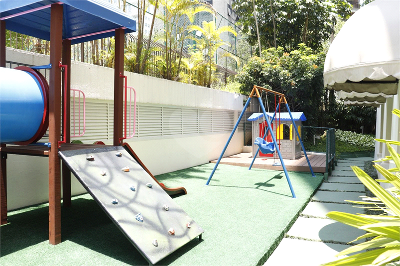 Foto REO1116058