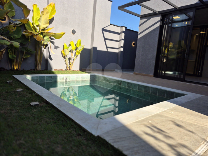 Foto REO1116548