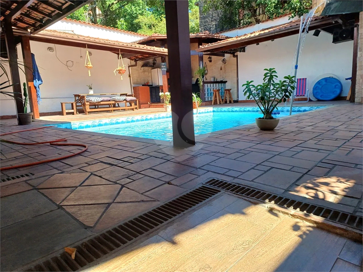 Foto REO1116938