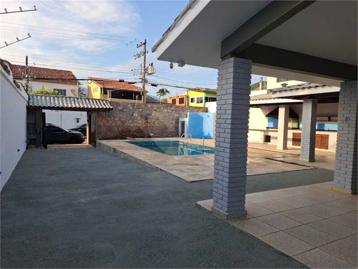 Vista da Garagem e piscina