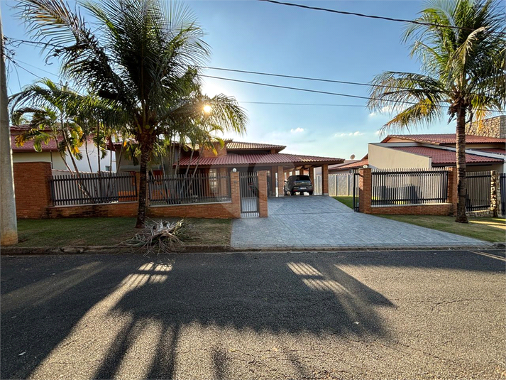 Foto REO1117038