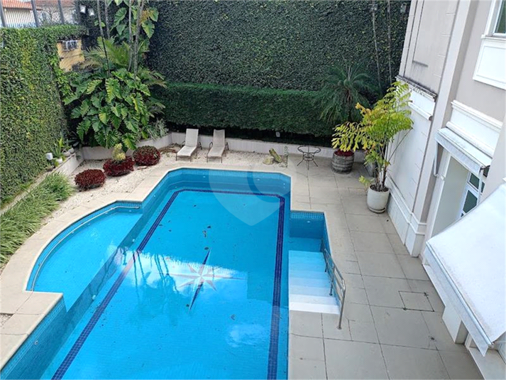 Foto REO1117474