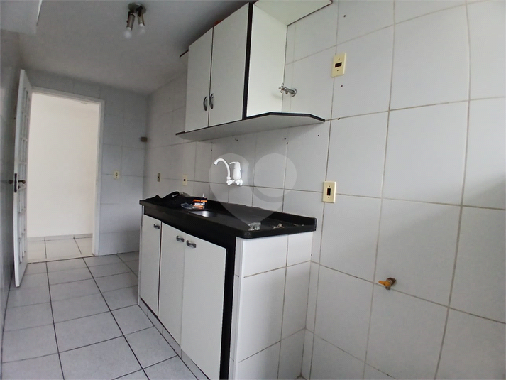 cozinha muito clara e muito ventilada