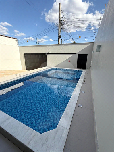 Foto REO1118081