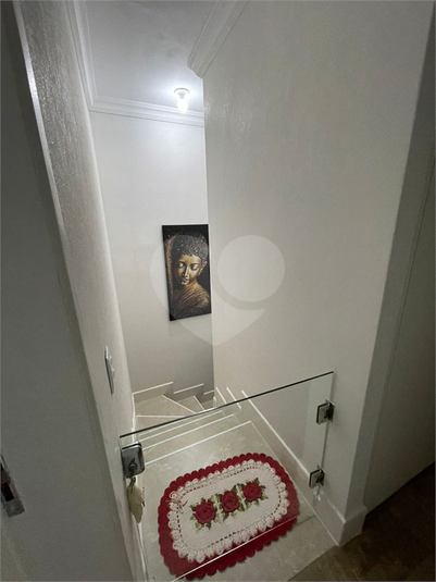 ESCADA DE ACESSO AOS DORMITÓRIOS