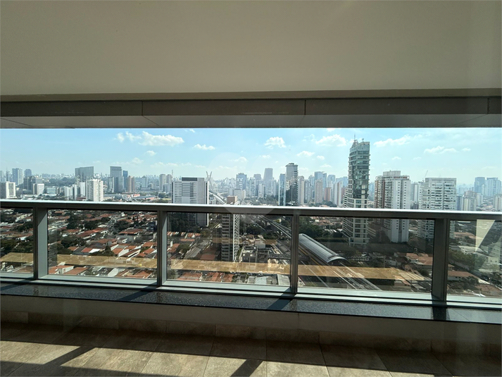 Foto REO1119039