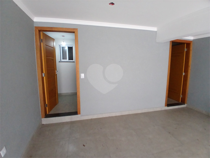 entrada do imóvel pela garagem