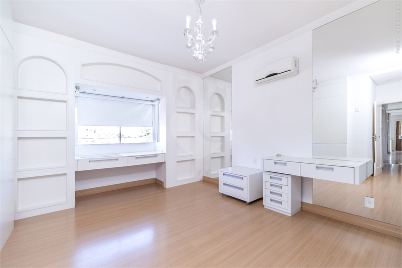 Foto REO1119358