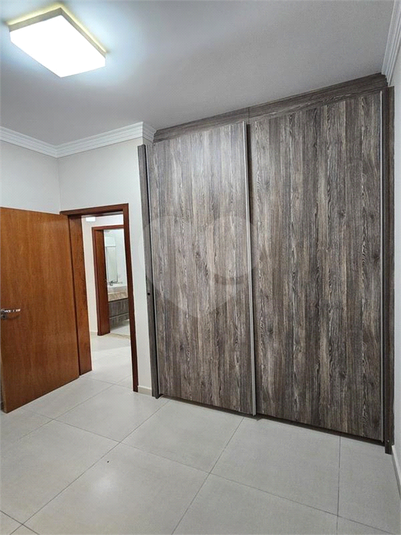 Foto REO1119439