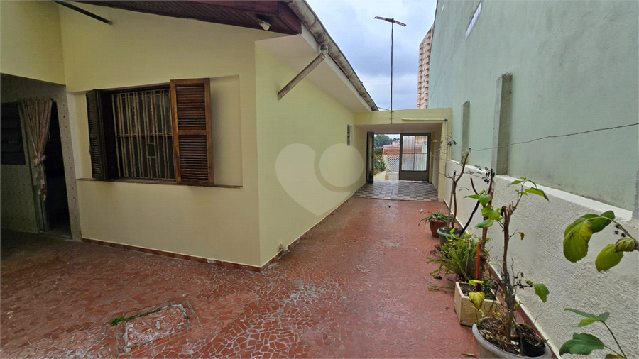 GARAGEM VISTA DOS FUNDOS DO IMÓVEL