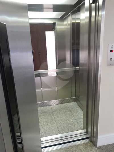 Área destinada aos elevadores