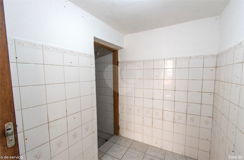 quarto de serviço, ao lado da garagem na parte inferior 
