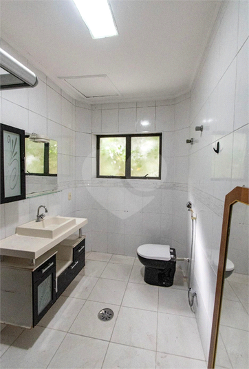 Banheiro social / suporte para os quartos