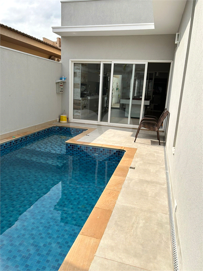 Foto REO1121763
