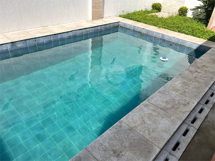Foto REO1121816