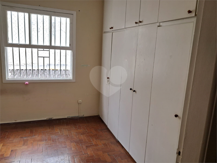 quarto superior dos fundos com ar condicionado.