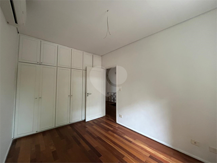 Foto REO1122636