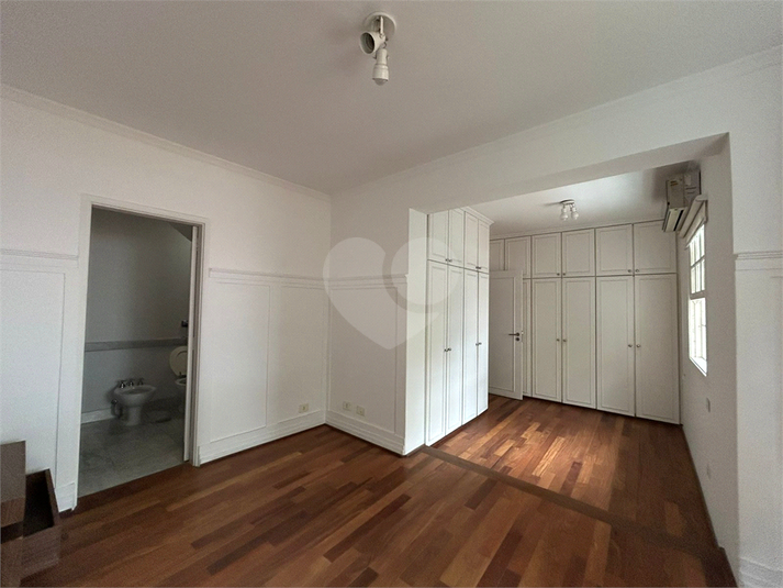 Foto REO1122636