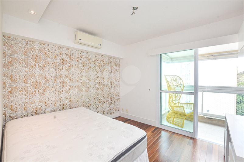 Foto REO1122655