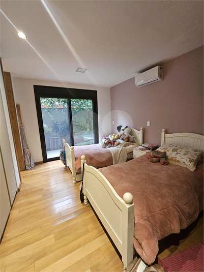Foto REO1122874