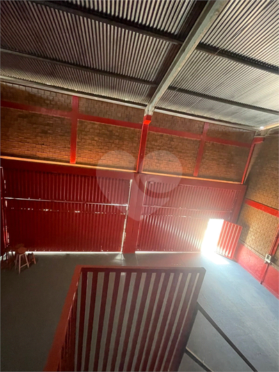 HALL COM A ESCADARIA PARA O ANDAR SUPERIOR