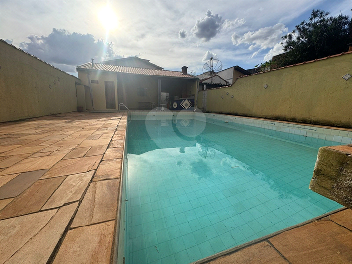 Foto REO1123256