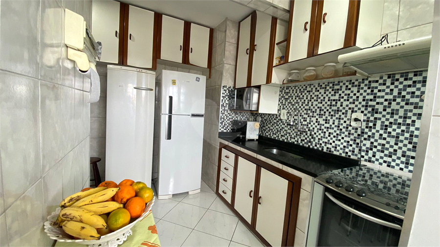 Cozinha com armários embutidos 