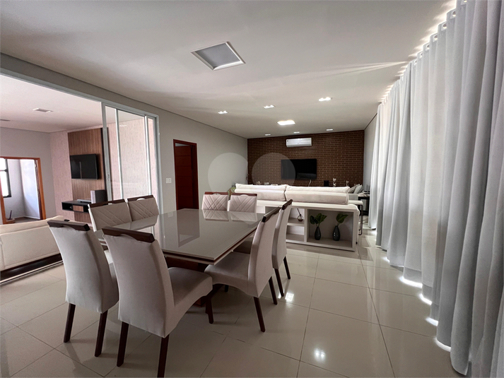 Foto REO1126629