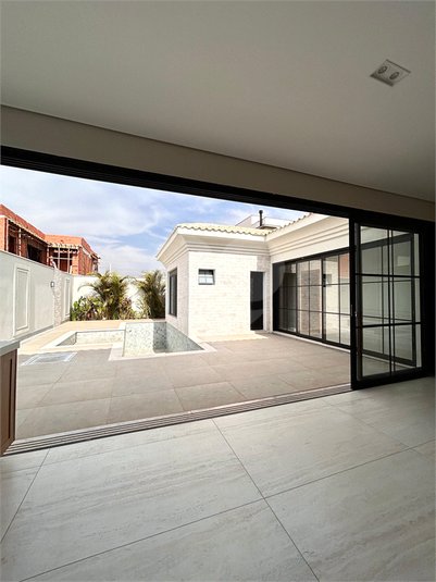 Foto REO1130751
