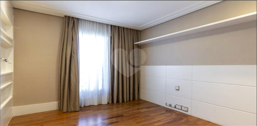 Foto REO1130761