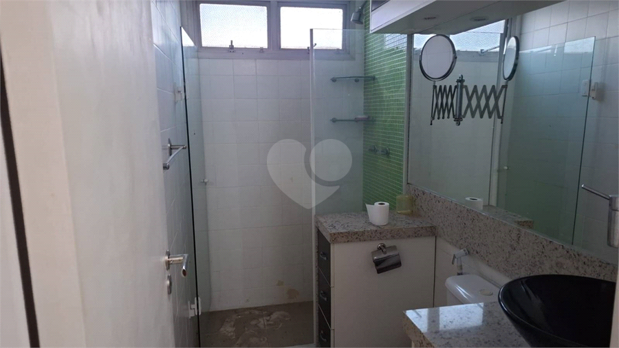 Banheiro social com box blindex