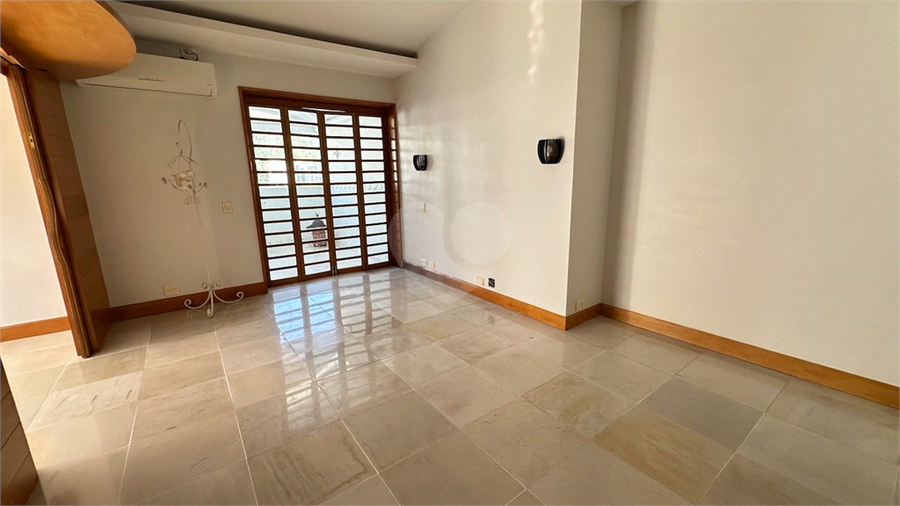 Foto REO1133339