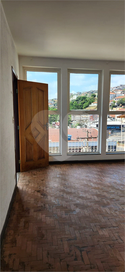 sala ampla e com linda vista