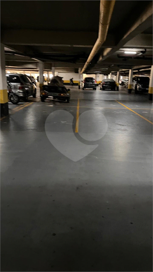 Estacionamento coberto