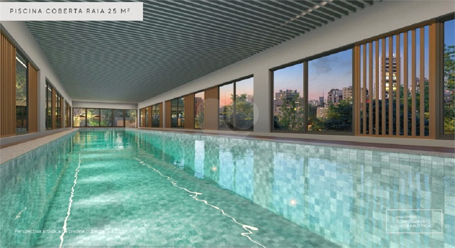 Piscina coberta com raia de 25 m
