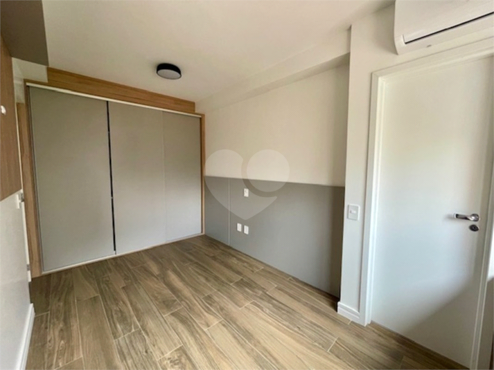 Suíte 1 com armários 