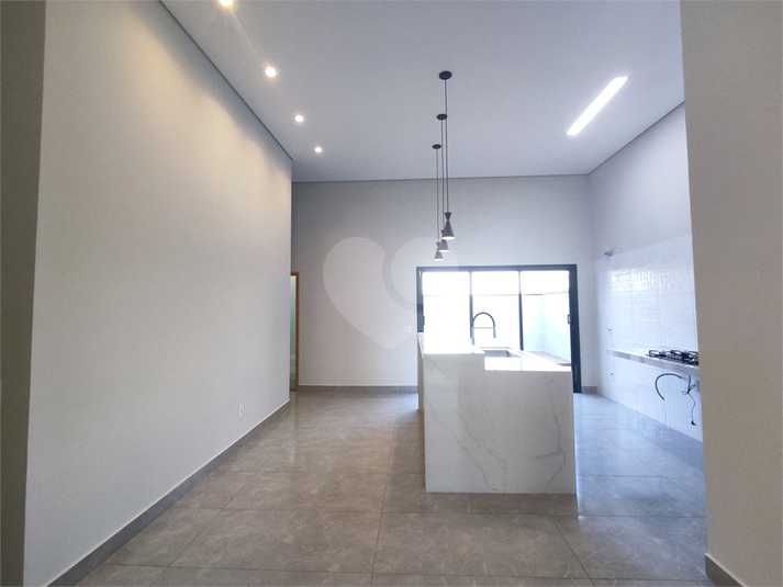 SALA COM PÉ DIREITO ALTO