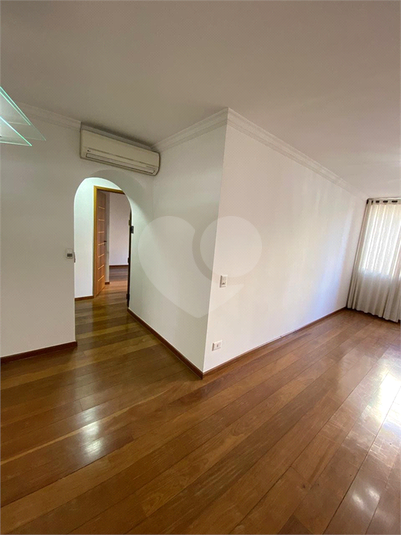 vista sala de outro anglo