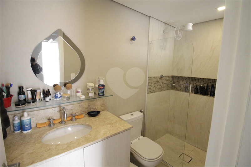 banheiro social (casa dos fundos)