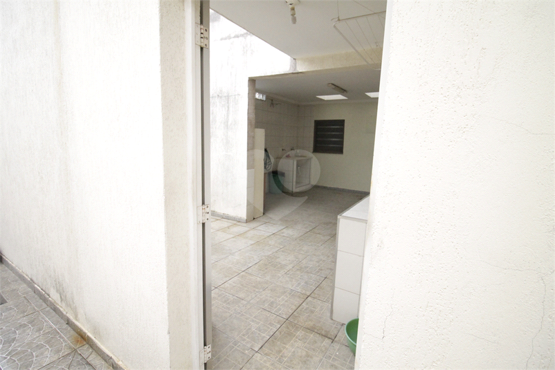 acesso a casa dos fundos pela área de serviço