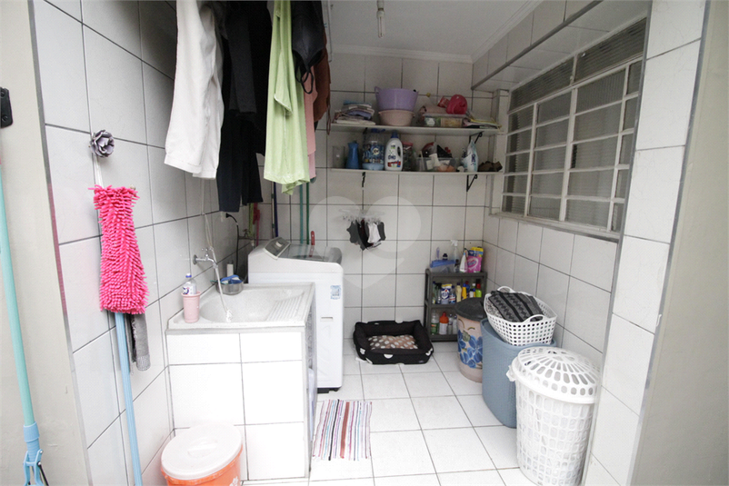 área de serviço (casa dos fundos)