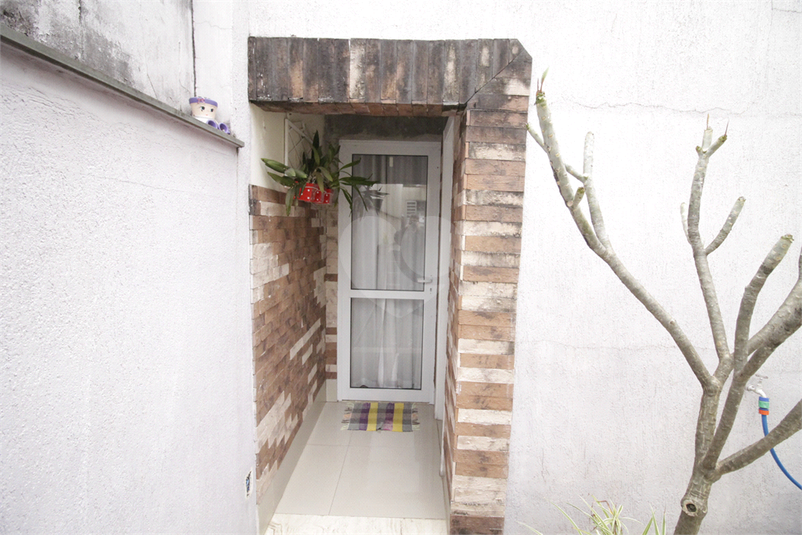 Entrada (casa dos fundos)