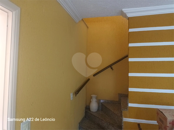 Escada que da acesso aos quartos