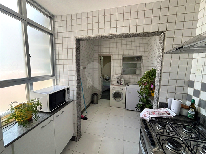 Cozinha e área de serviço