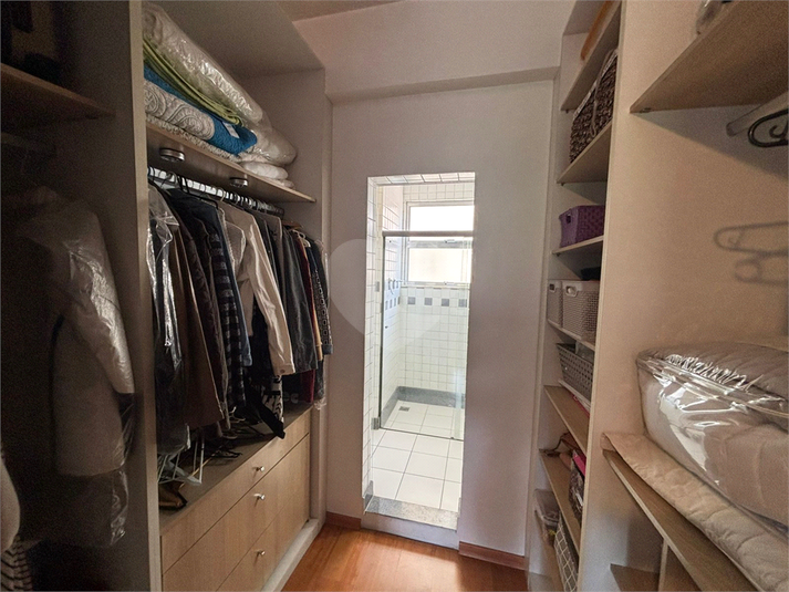 Suite 2 - closet