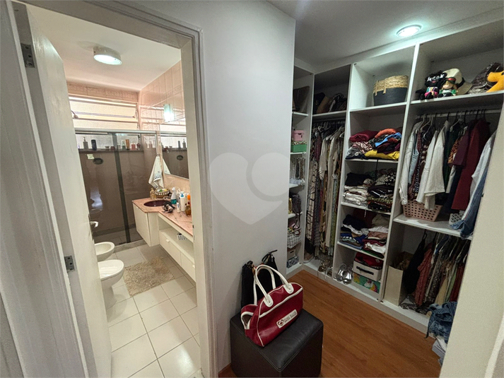 Suite 1 - closet