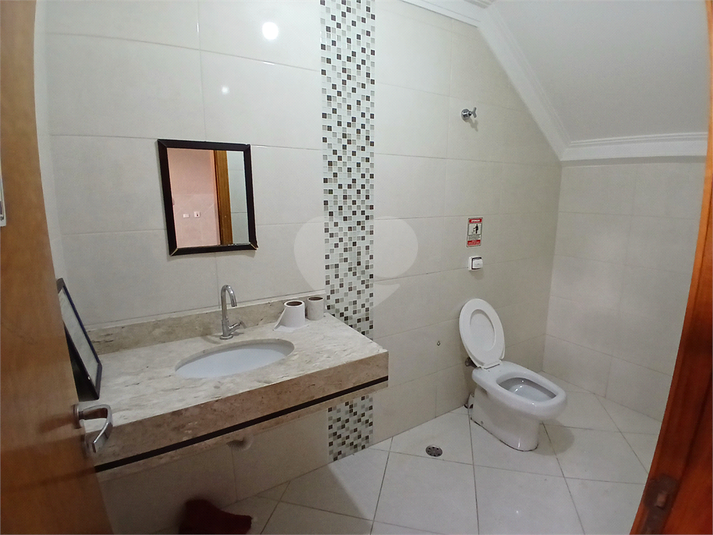 Banheiro 1 no piso inferior