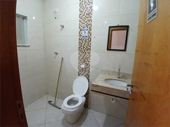 banheiro 2 no piso inferior