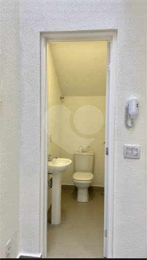 De baixo da escada da Sala