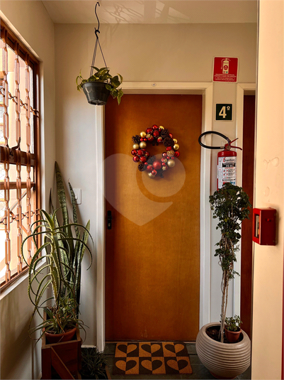 Porta de entrada do apto.